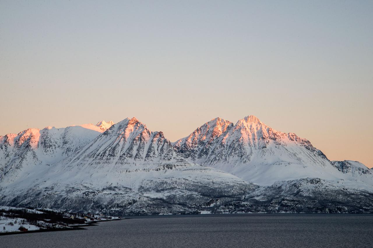 Arctic Panorama Lodge Uloybukta Екстер'єр фото